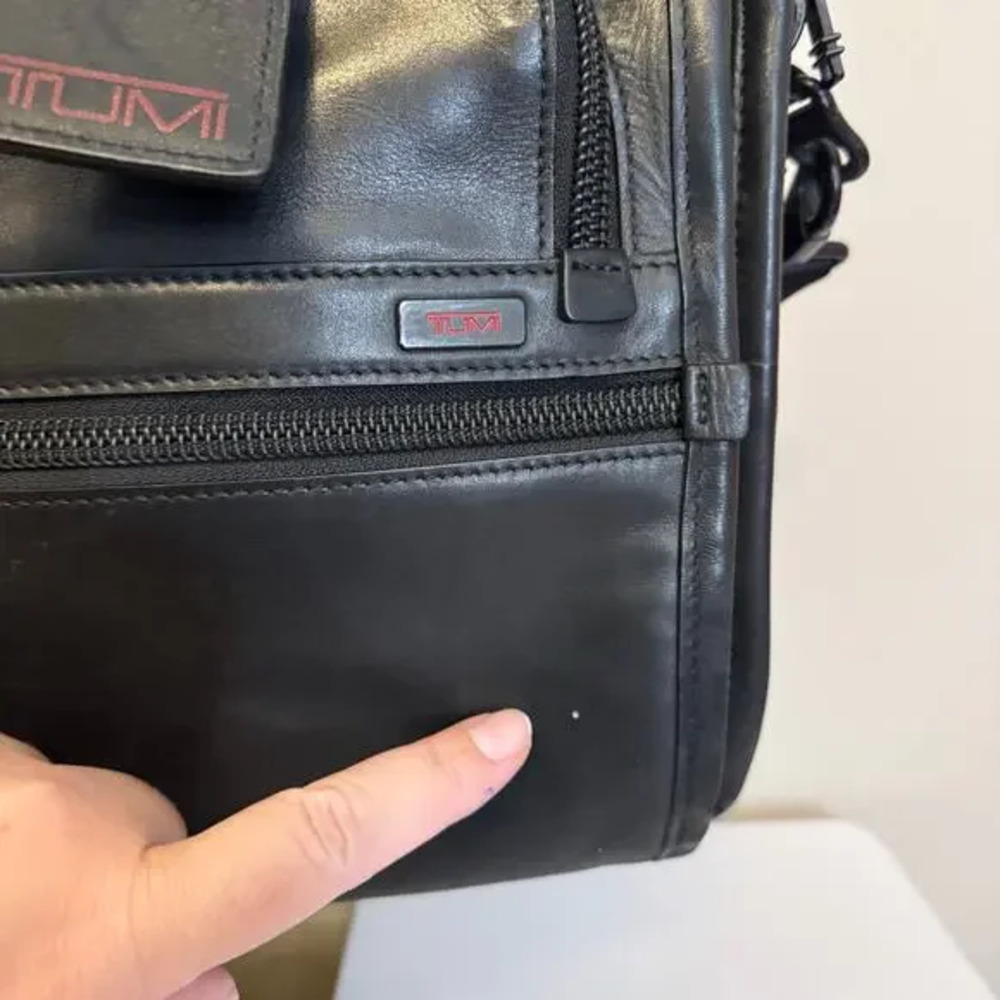 Tumi Alpha Slim Deluxe Briefcase Bag Black Leather Portfolio Messenger Business - Picture 4 of 14